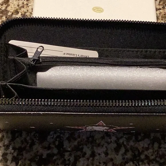 NEW BETTY BOOP WRISTLET - Picture 3 of 4